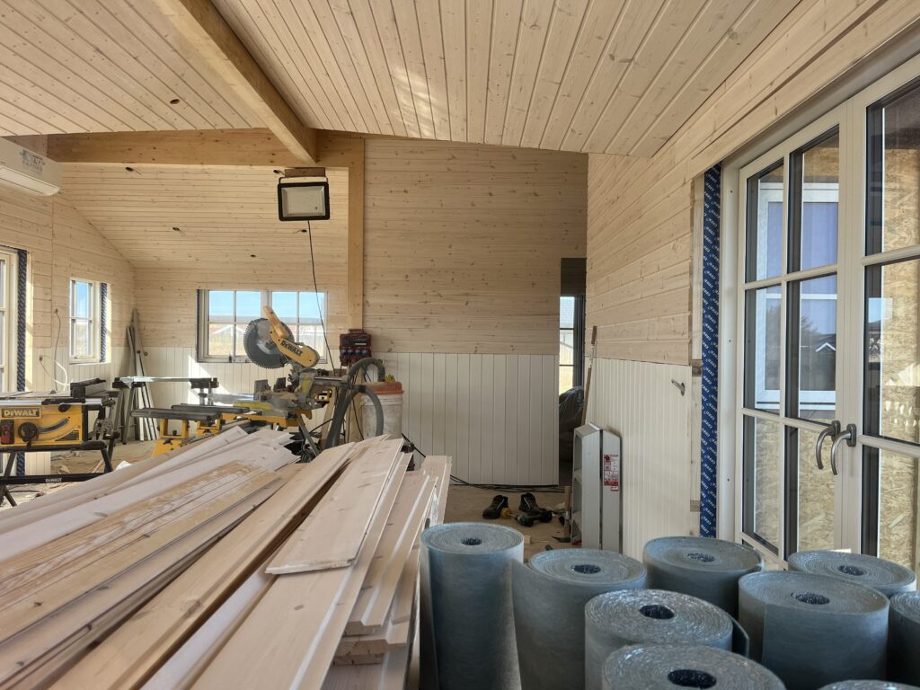 Indvendig væg- og loftsbeklædning